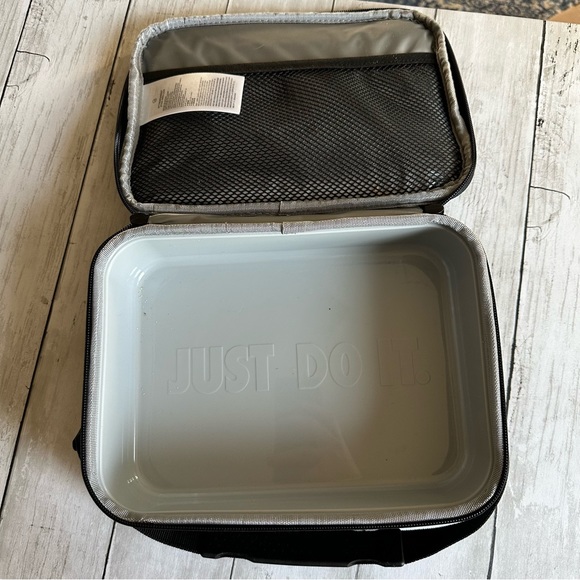 PREOWNED NIKE LUNCH BOX RECTANGLE BLACK ZIP CLOSURE RAINBOW SWOOSH - Picture 5 of 8